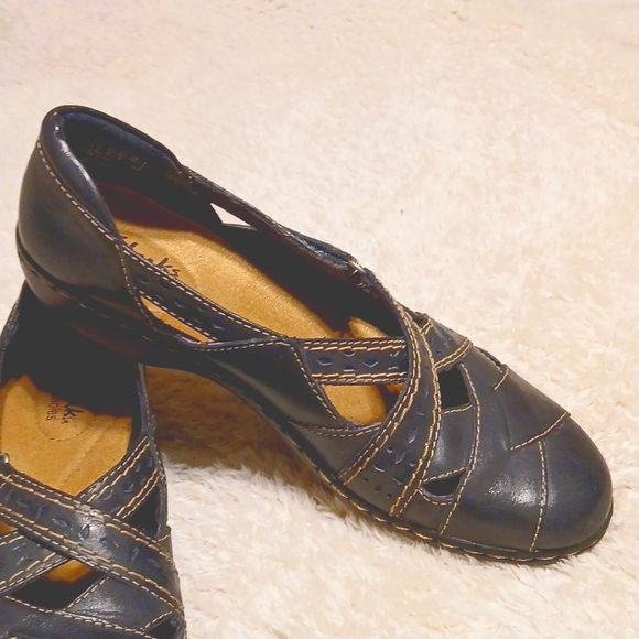 CLARK’S BENDABLES SHOES - Picture 4 of 8